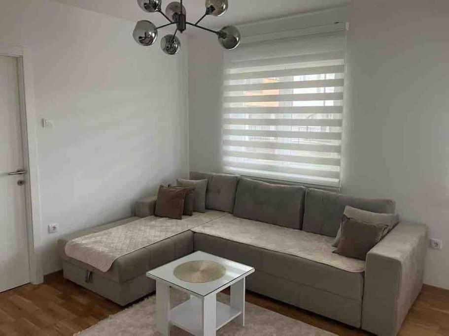 Apartman Vrbas 1 + Podzemna Garaza Banja Luka Eksteriør billede